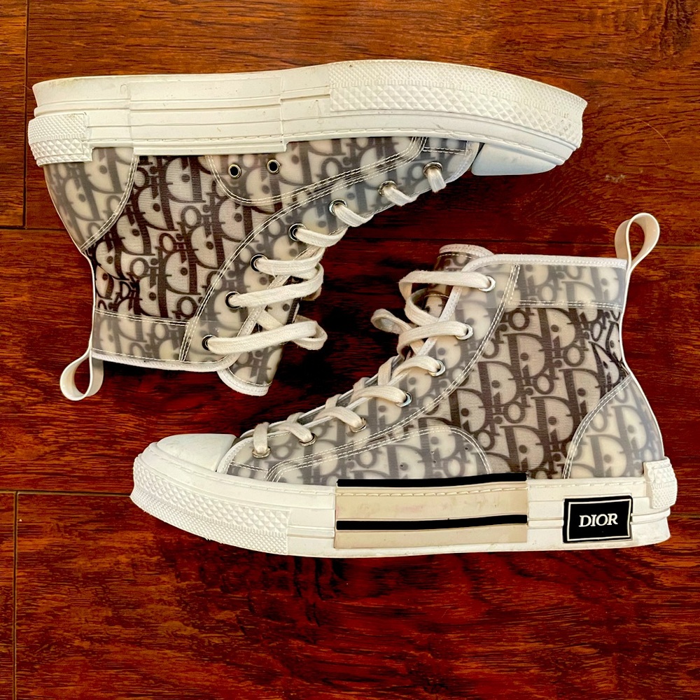 Dior B23 (Very good condition) sz44